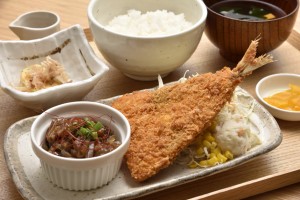 ｢アジフライと牛すじ煮込み定食｣750円